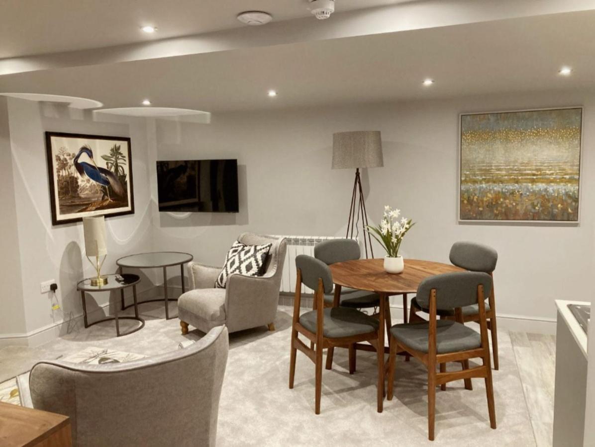 Keswick Lake Road Apartments ภายนอก รูปภาพ