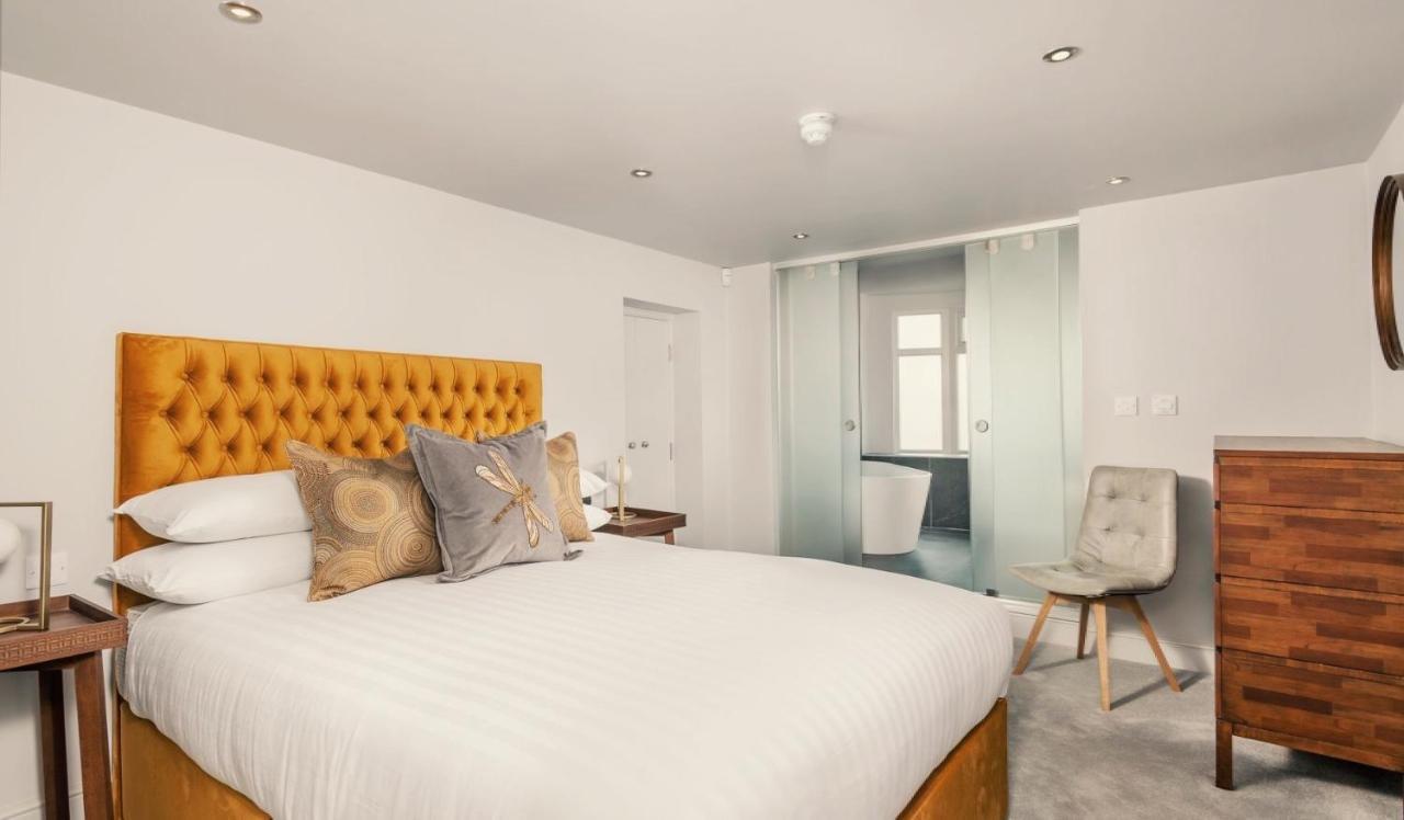Keswick Lake Road Apartments ภายนอก รูปภาพ